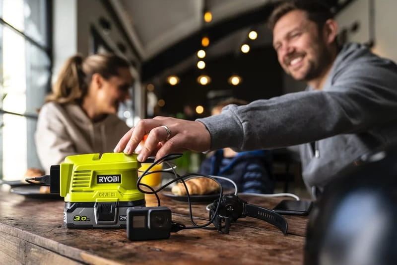 Інвертор Ryobi ONE+ RY18BI150A-0 18V 150/300W без АКБ та ЗП (5133004895)