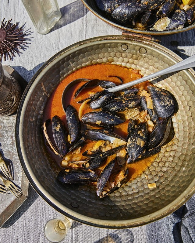 Гра престолів. Офіційна кулінарна книга. Рецепти від Королівського Причалу до Дотрацького моря / Челсі Монро-Кассел, Брент Консіліо