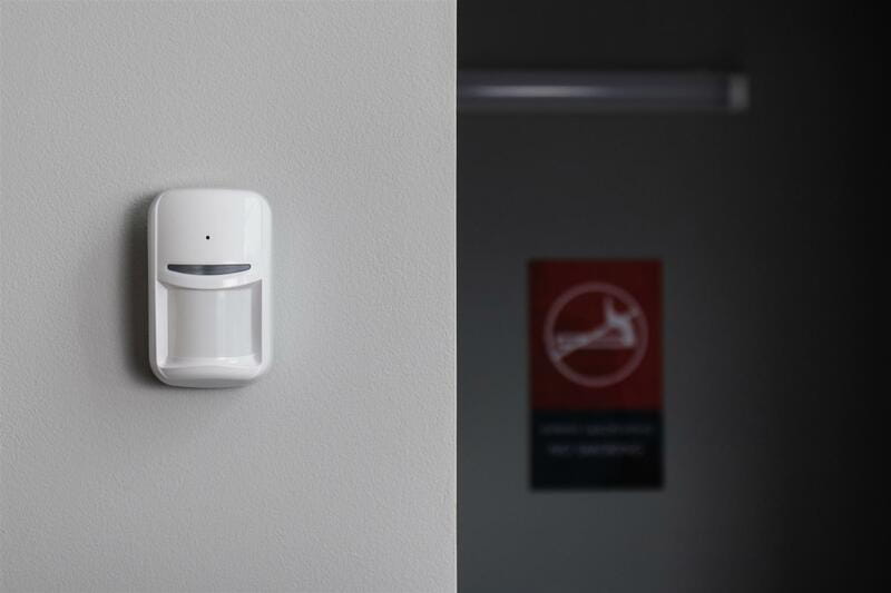 Беспроводной датчик движения и разбития стекла штора U-Prox PIR Combi VB White