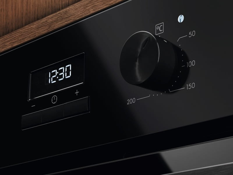 Духовой шкаф Electrolux LOH3H00BK