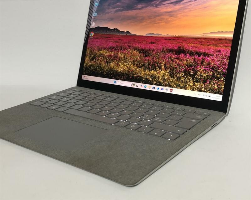 Ноутбук Microsoft Surface Laptop 2 1769 / 13.5" (2256x1504) IPS Touch / i5-8350U / 8GB / 256GB SSD / Win11Pro / Backlight - Б/у