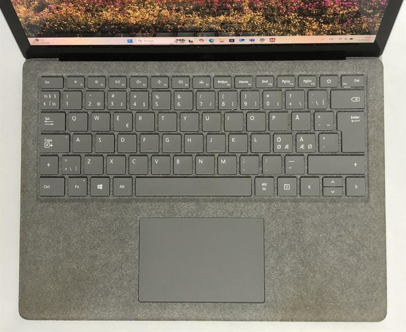 Ноутбук Microsoft Surface Laptop 2 1769 / 13.5" (2256x1504) IPS Touch / i5-8350U / 8GB / 256GB SSD / Win11Pro / Backlight - Б/у