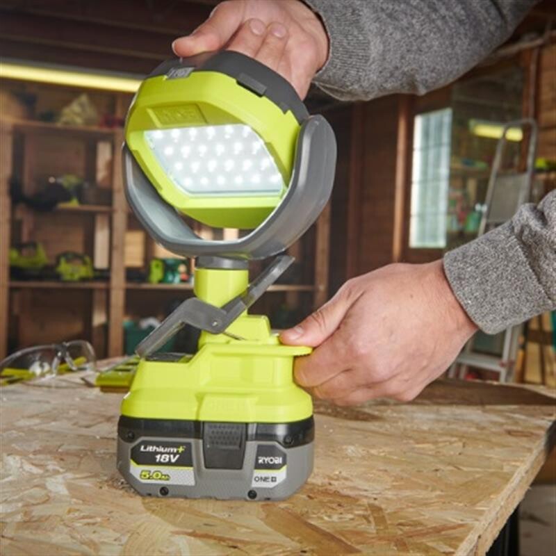Фонарь поворотный с клипсой Ryobi RLCL18-0 ONE+, без АКБ и З.У.  (5133005594)