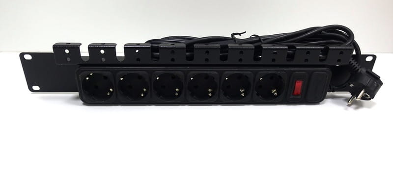 Блок розеток CSV 1,5U 19" на 6 розеток с выкл. PDU 220В, 10А, 3м, Schuko CSV-6-10-3