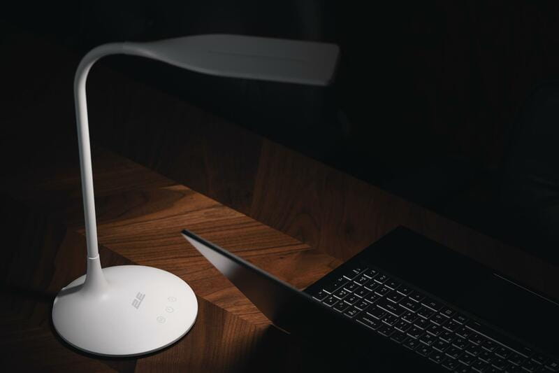 Настольная лампа LED 2E 7Вт 3000K 4000K 5700K 2200мАг со встроенным аккумулятором белая (2E-DL2240)