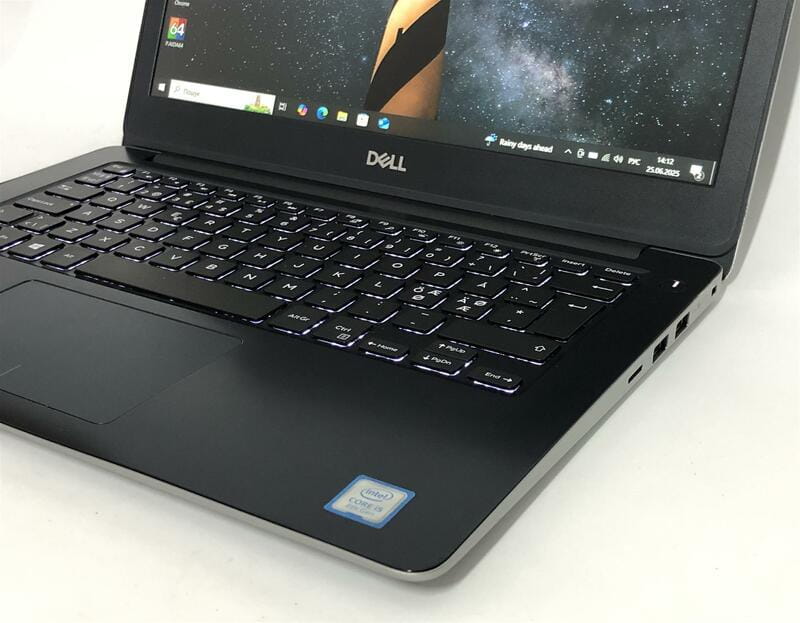 Ноутбук Dell Vostro 5370 / 13.3" FullHD IPS / i5-8250U / 8GB / 256GB SSD / Win10Pro / Backlight - Б/у