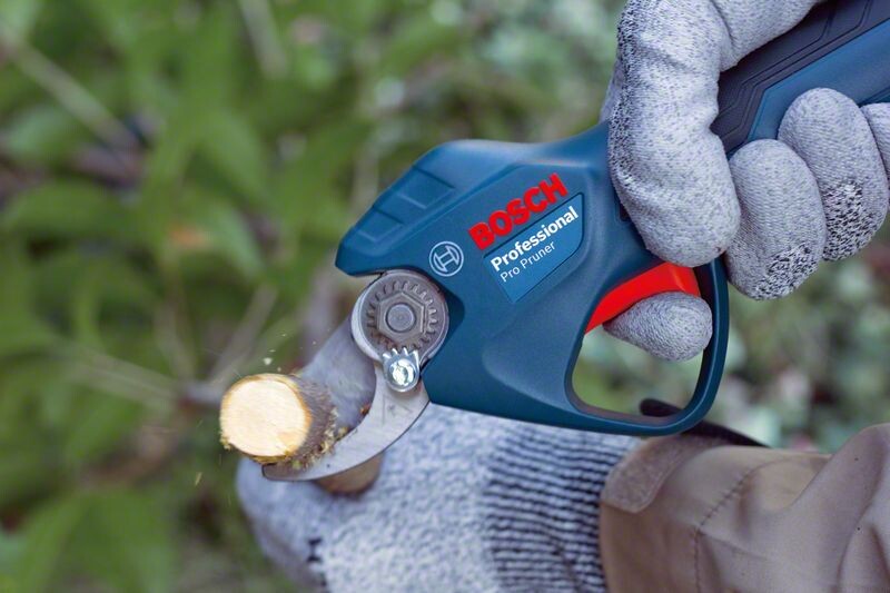 Секатор аккумуляторний Bosch Professional Pruner 12В, 2х3Ач (0.601.9K1.021)