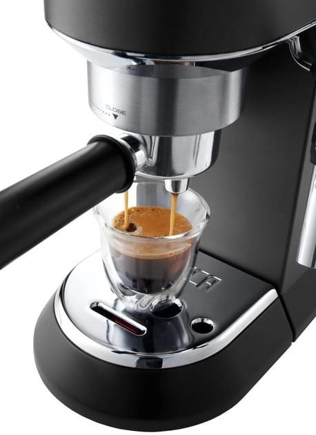 Кофеварка рожковая Delonghi EC 685.BK