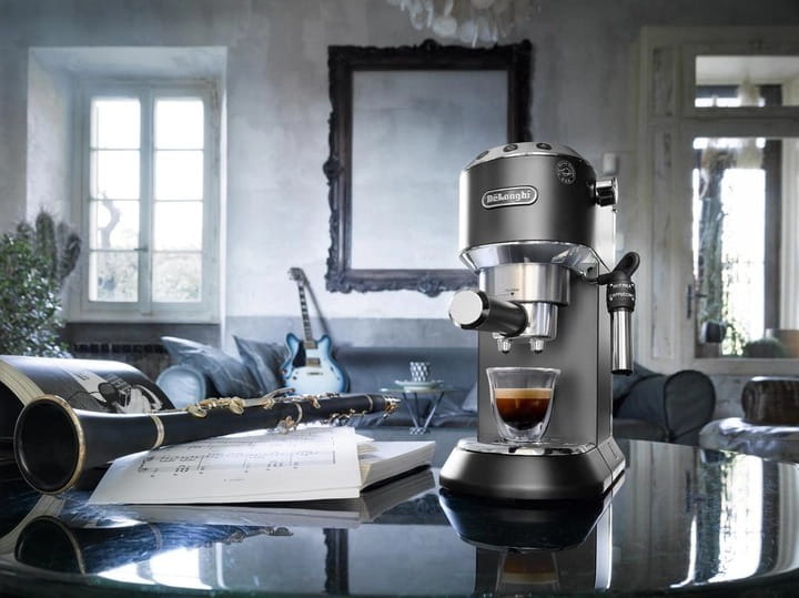 Кофеварка рожковая Delonghi EC 685.BK