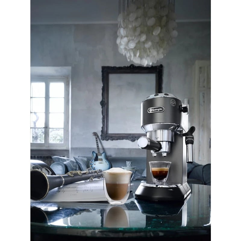 Кавоварка ріжкова Delonghi EC 685.BK