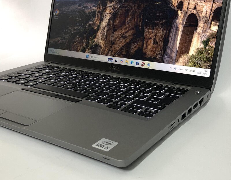 Ноутбук Dell Latitude 5411 / 14" (1366x768) / i5-10400H / 8GB / 256GB SSD / Win11Pro / Backlight - Б/у