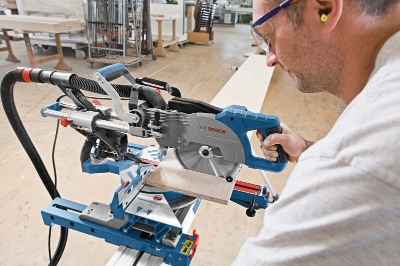 Пила Bosch Professional GCM 8 SJL (0.601.B19.100)