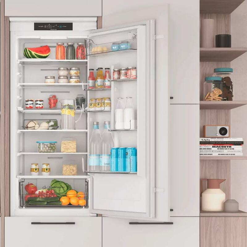 Встраиваемый холодильник Indesit INC20T321EU