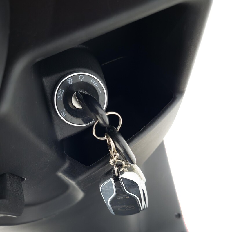 Электроскутер Maxxter Lumina Red