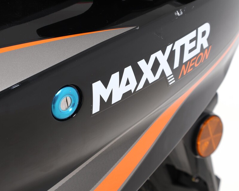 Электроскутер Maxxter Neon Black