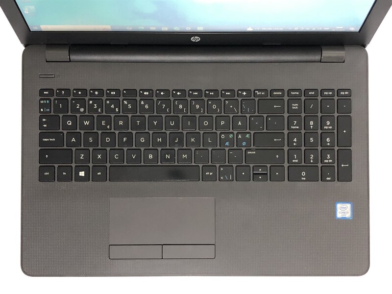 Ноутбук HP 250 G6 / 15.6" (1366x768) / i3-6006U / 8GB / 128GB SSD / Win10Pro - Б/в