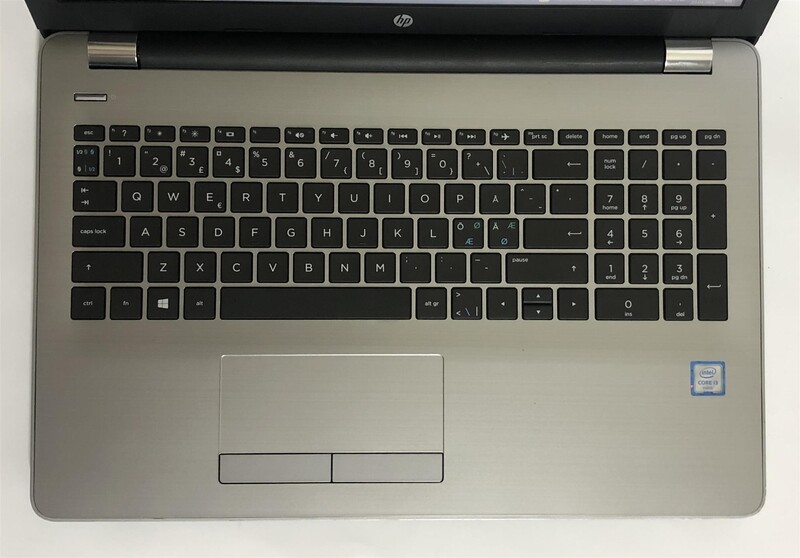 Ноутбук HP 250 G6 / 15.6" FullHD / i3-6006U / 8GB / 128GB SSD / Win10Pro - Б/в