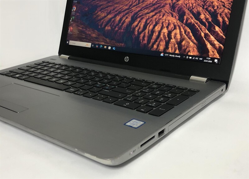 Ноутбук HP 250 G6 / 15.6" FullHD / i3-6006U / 8GB / 128GB SSD / Win10Pro - Б/в