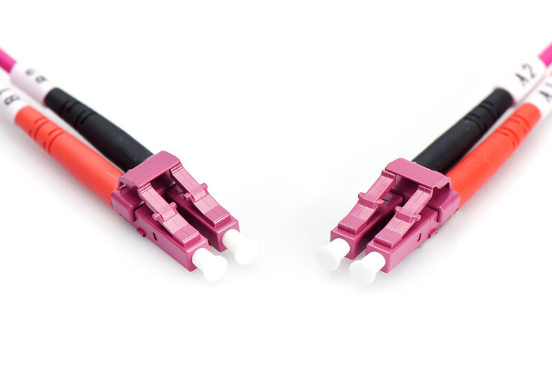 Оптический патч-корд Digitus LC/UPC-LC/UPC, 50/125, MM, OM4, duplex, 10м (DK-2533-10-4)