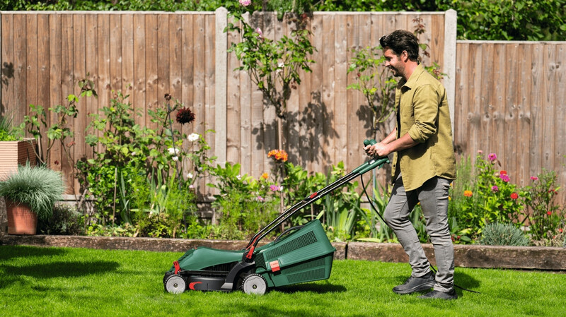 Газонокосарка Bosch UniversalRotak 37-555 (0.600.8A6.501)
