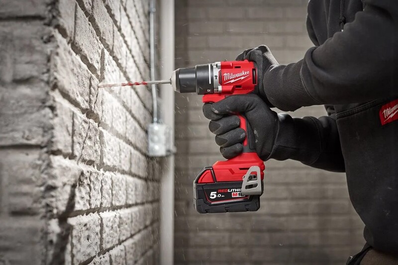 Дрель-шуруповерт Milwaukee M18 BLPDRC-202C (4933492822)