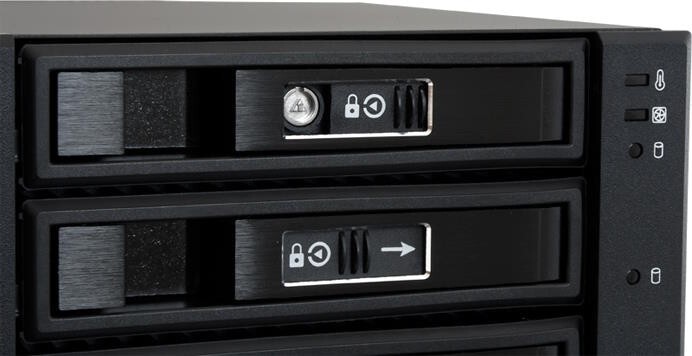 Бэкплейн Chieftec Hot-Swap Aluminium 2x5.25"/3x3.5" SATA (CBP-2131SAS)