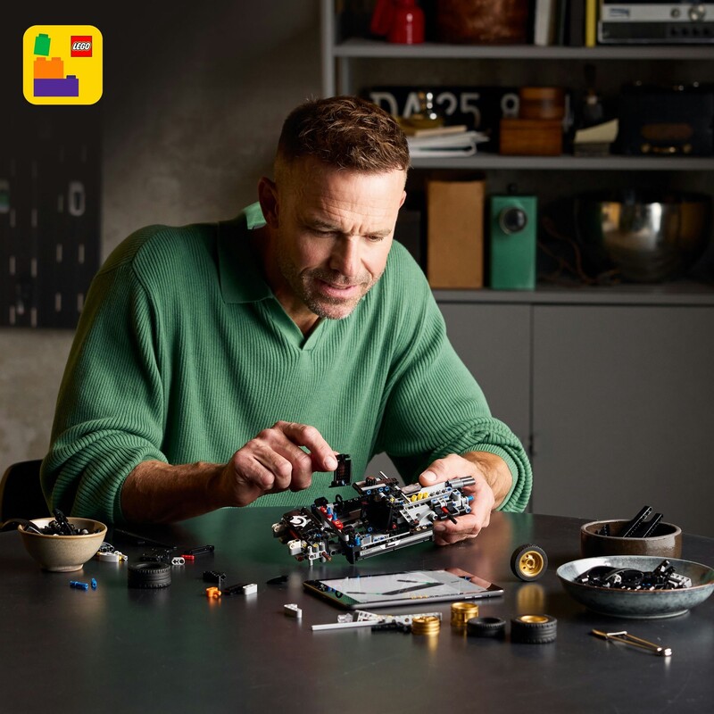 Конструктор LEGO Technic Автомобиль для гонки Ford GT40 MKII 1966 года (42223)