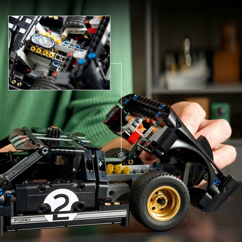 Конструктор LEGO Technic Автомобиль для гонки Ford GT40 MKII 1966 года (42223)