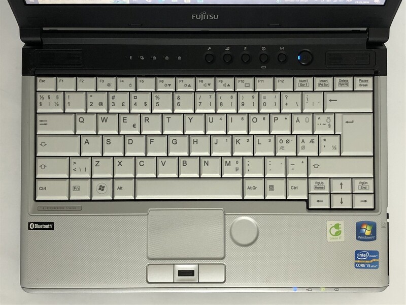 Ноутбук Fujitsu LifeBook S761 / 13.3" (1366х768) / i5-2520M / 8GB / 250GB HDD / Win10Pro - Б/в
