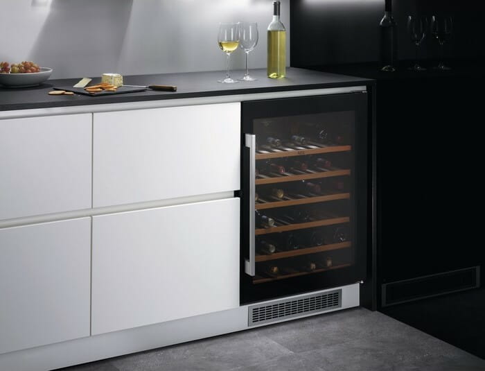 Винный шкаф AEG SWB66001DG