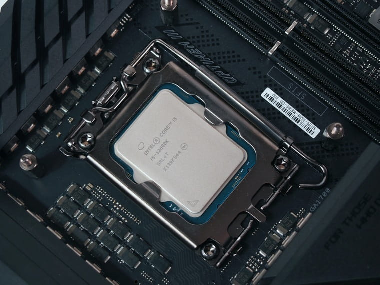 Процесор Intel Core i5 12600K 3.7GHz (20MB, Alder Lake, 125W, S1700) Box (BX8071512600K)