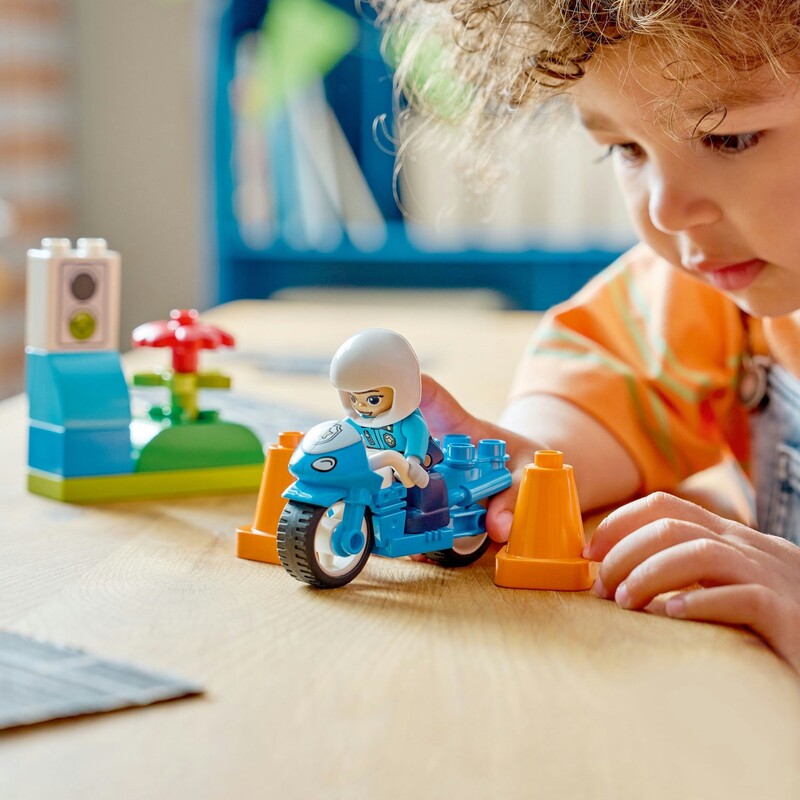 Конструктор LEGO Duplo Town Синий полицейский мотоцикл (10471)
