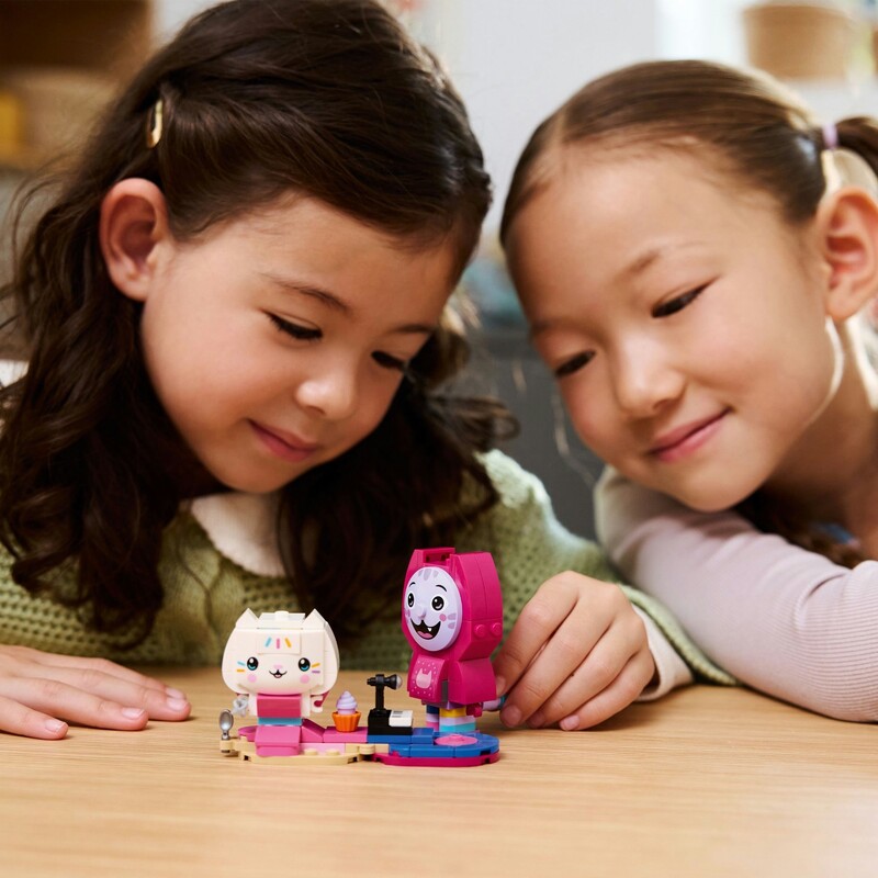 Конструктор LEGO Gabby`s Dollhouse Друзья-кошки Габби из кубиков (11215)