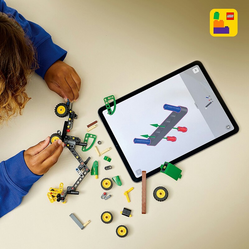 Конструктор LEGO Technic Колесный комбайн John Deere 1470H (42218)