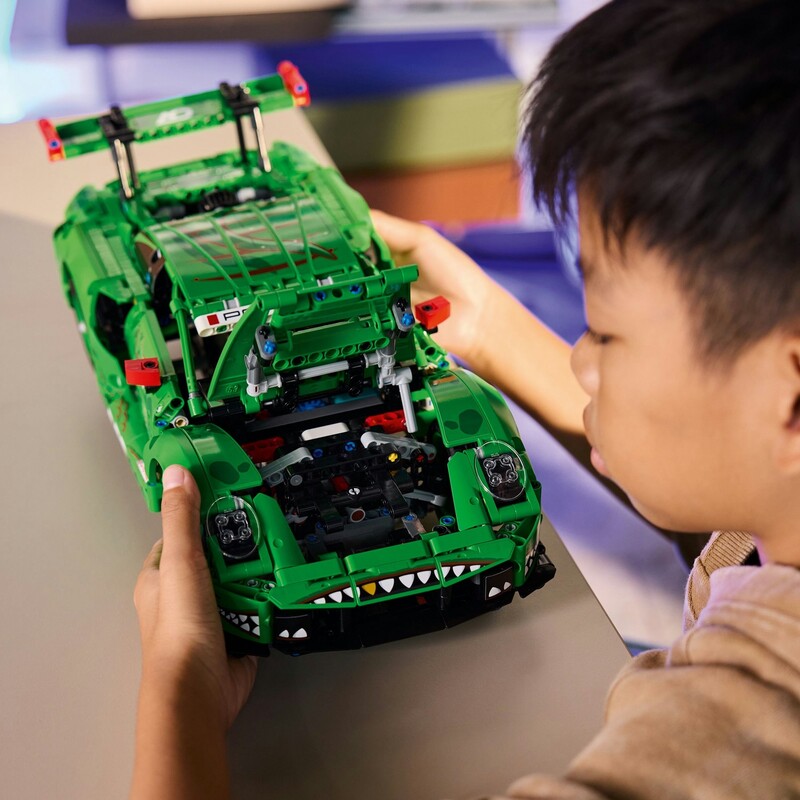 Конструктор LEGO Technic Автомобиль Porsche 911 GT3 R REXY AO Racing (42224)