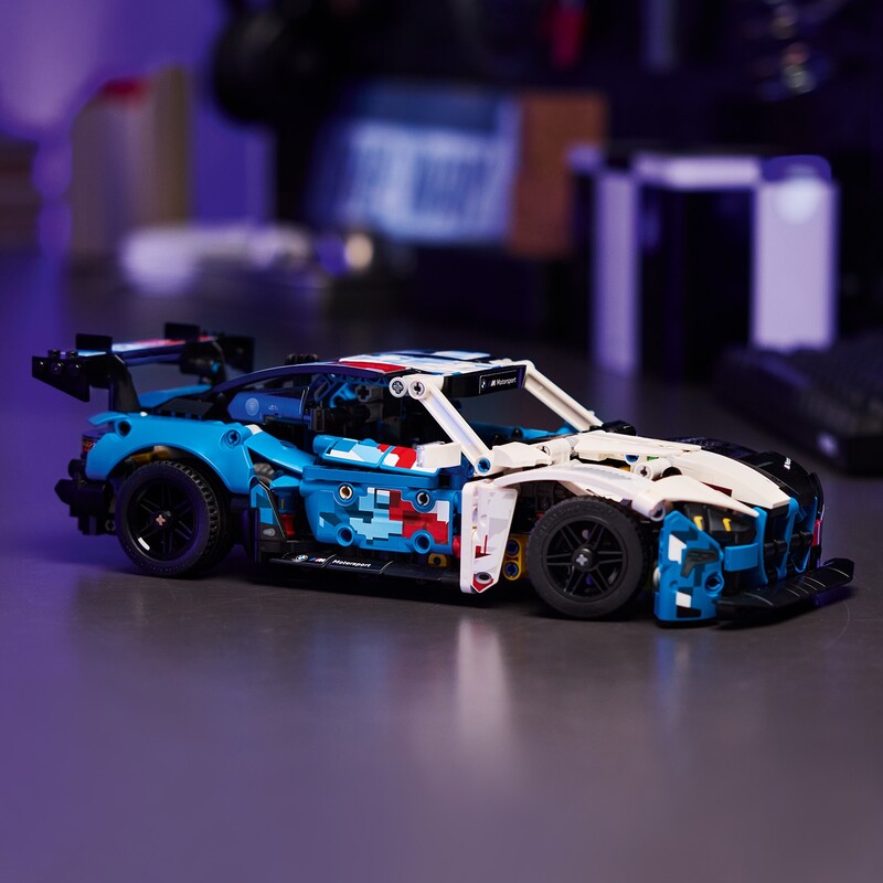 Конструктор LEGO Technic Автомобиль для гонки BMW M4 GT3 EVO (42226)