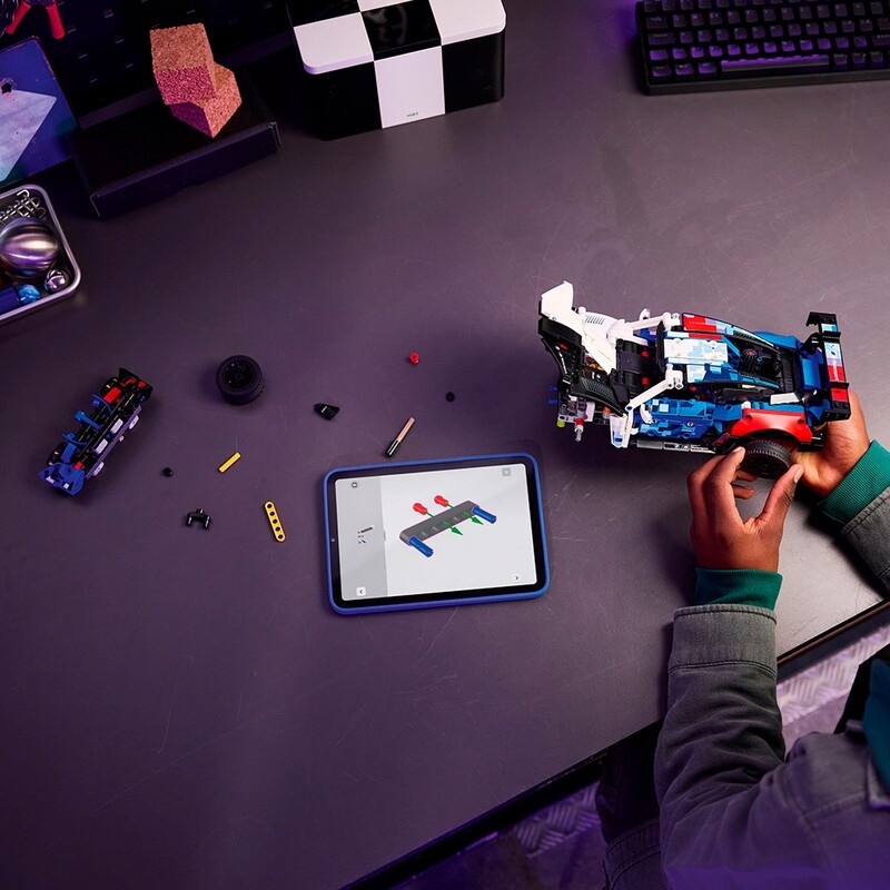 Конструктор LEGO Technic Автомобиль для гонки BMW M4 GT3 EVO (42226)