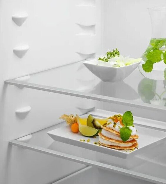 Вбудований холодильник Electrolux LNA7NE18S