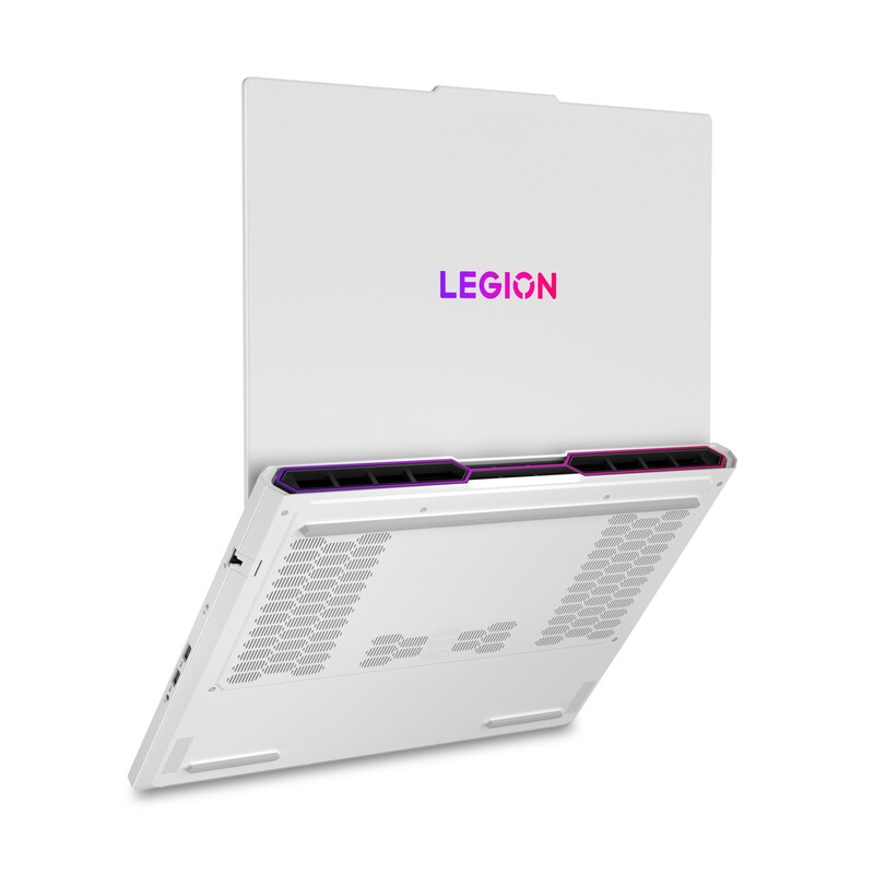 Ноутбук Lenovo Legion Pro 7 16IAX10H (83F500RJRA) Glacier White