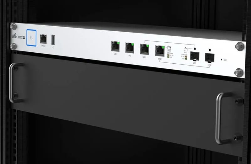 Шлюз Ubiquiti UniFi Security Gateway USG-PRO-4