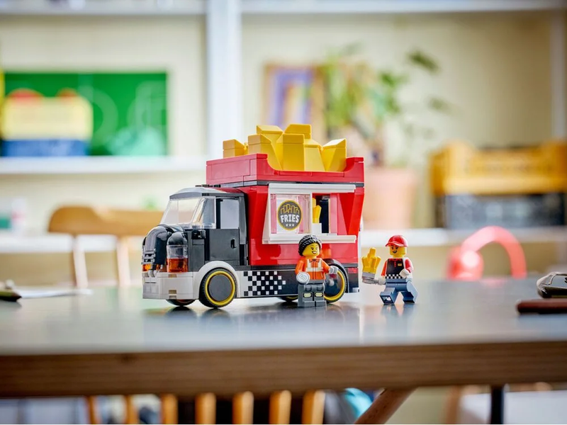 Конструктор LEGO City Грузовик с картофелем фри (60488)