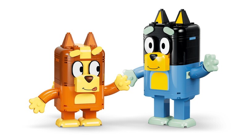 Конструктор LEGO Bluey Семья Блуи из кубиков (11217)