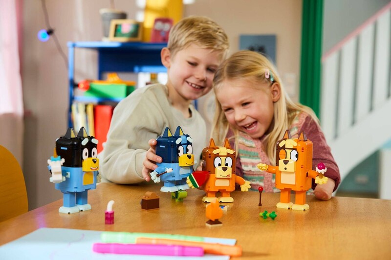 Конструктор LEGO Bluey Семья Блуи из кубиков (11217)