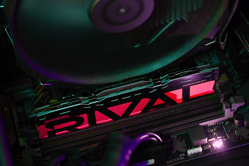 Модуль пам`ятi DDR4 2x16GB/3200 Goodram Rival Radiant Red (GGRRD4-32L16A/32GDC)