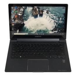 Ноутбук Samsung NP940X3G / 13.3" (3200x1800) IPS Touch / i5-4200U / 4GB / 128GB SSD / Win10Pro / Backlight - Б/у