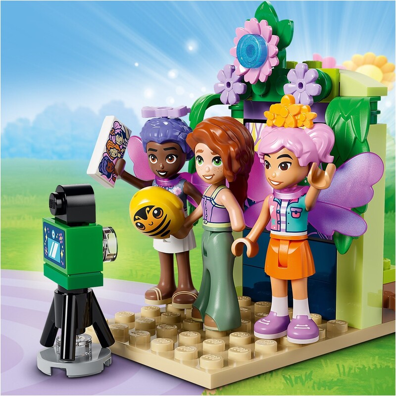 Конструктор LEGO Friends Карусель с цветами и чашками и сказочная фотобудка (42702)