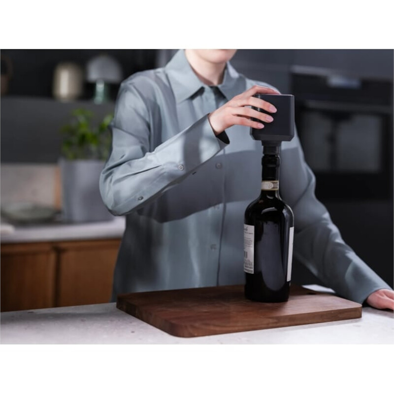 Вакууматор для винных бутылок Electrolux EVWC1
