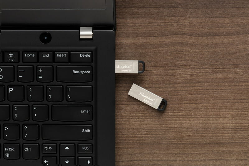 Флеш-накопитель USB3.2 64GB Kingston DataTraveler Kyson Silver/Black (DTKN/64GB)