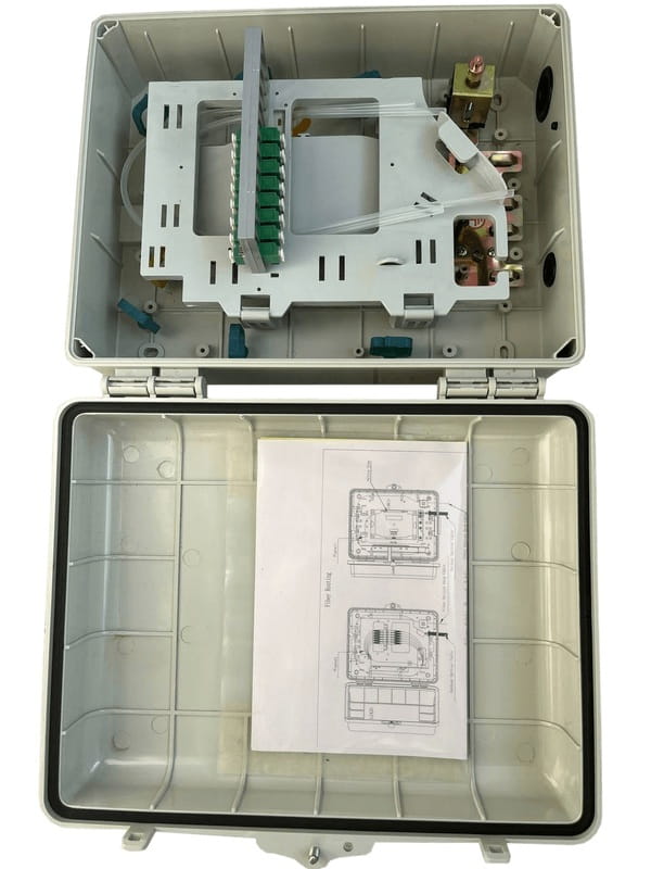 Герметичный оптический бокс Abee настенного монтажа на 8 адаптеров LC Duplex и сплайс-кассетой на 24 волокна (OptiBox-8LCDU-24-plast)