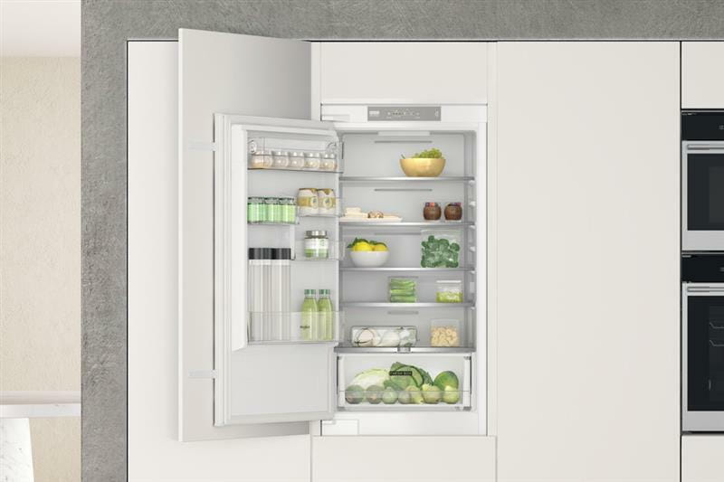 Встраиваемый холодильник Whirlpool WHC18T311